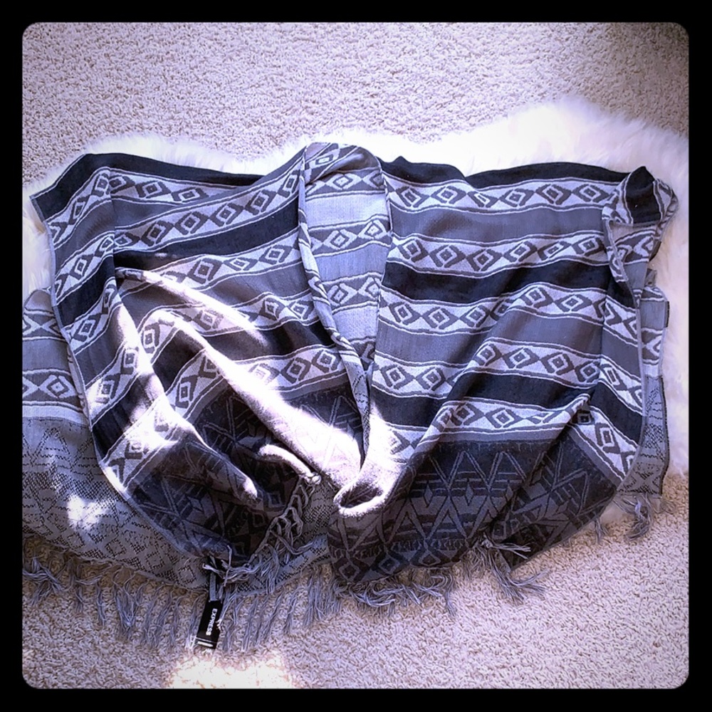 NWT gorgeous express Aztec printed wrap
